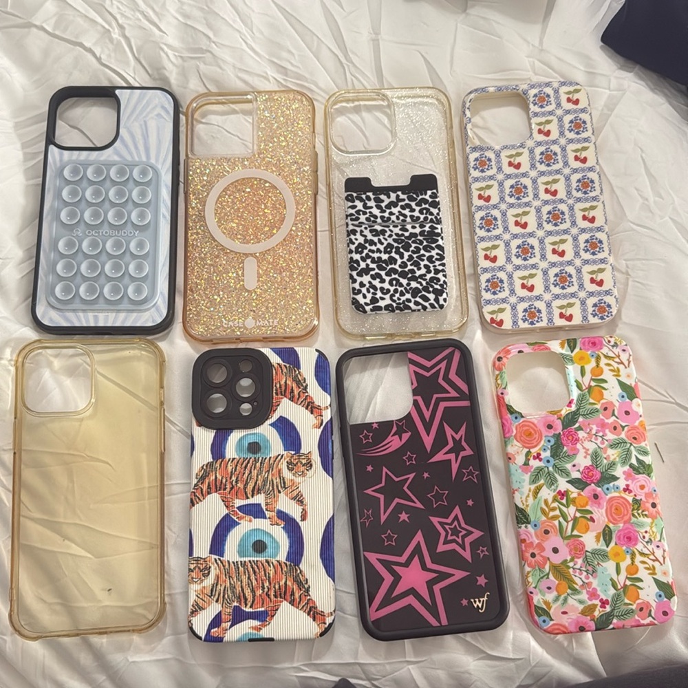 Bundle of iPhone 13 Pro Max phone cases!!
